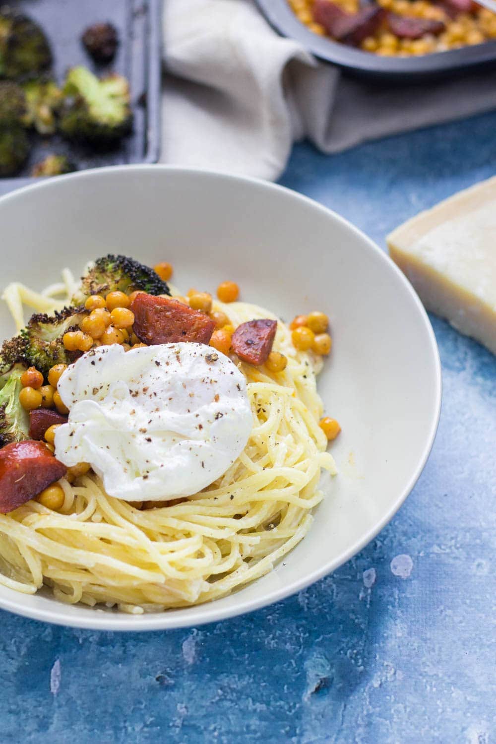 This garlic pasta is a simple weeknight meal packed with garlicky flavour and topped with delicious roasted broccoli, crispy chickpeas and chorizo. Finished with a poached egg.