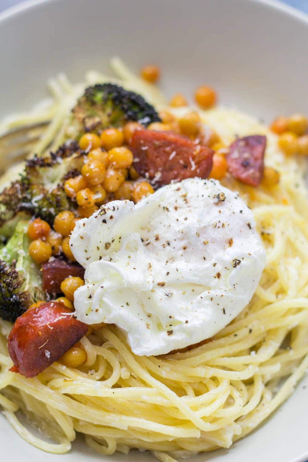 This garlic pasta is a simple weeknight meal packed with garlicky flavour and topped with delicious roasted broccoli, crispy chickpeas and chorizo. Finished with a poached egg.