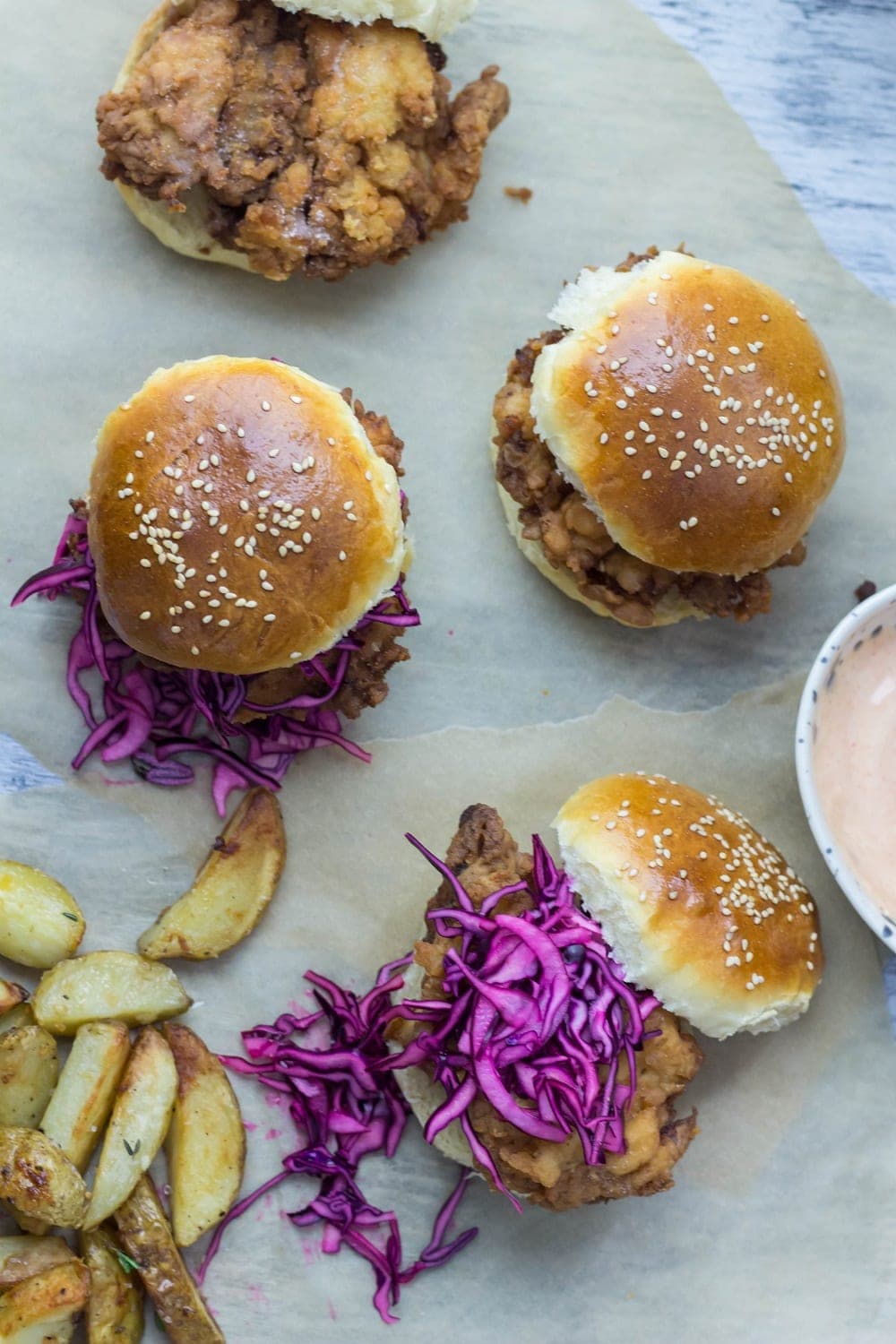 Oh man, fried chicken is just the best isn't it? Especially these buttermilk fried chicken sandwiches with cabbage slaw and sriracha mayo!