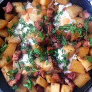 This potato, bacon and mushroom hash is a quick meal which works for breakfast, brunch, lunch and even dinner! The addition of paprika adds a great smoky flavour.