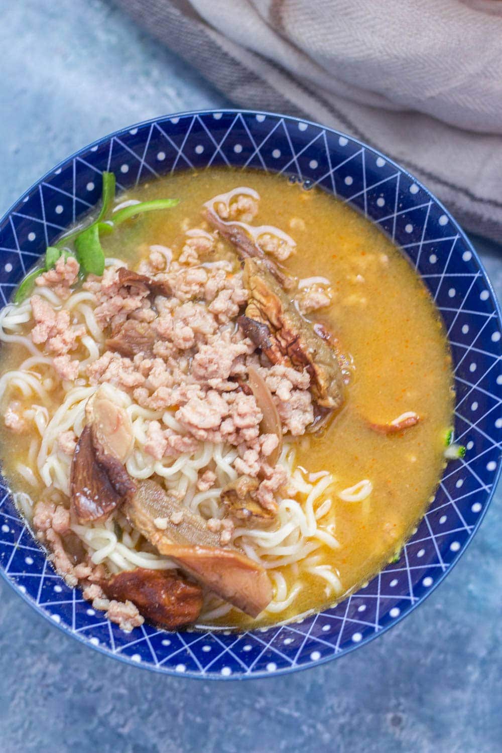 Make this pork and courgette ramen recipe for a quick weeknight dinner. Now you can have ramen on the table in less than half an hour!