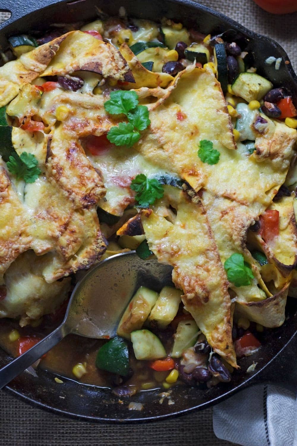 This veggie enchilada skillet is super healthy and full of spicy Mexican flavours! Perfect for a weeknight vegetarian dinner and great for leftovers too.