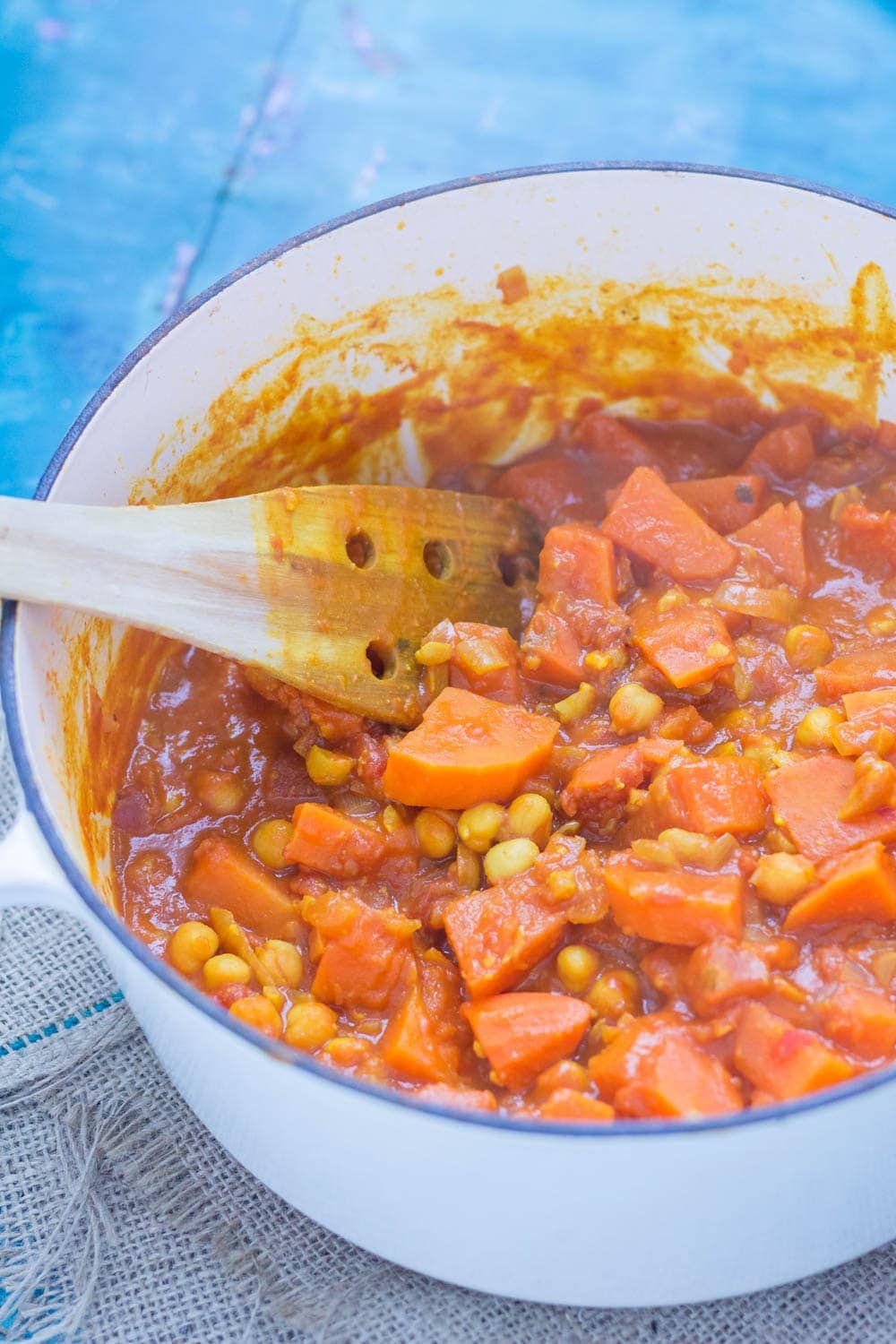 This peanut and sweet potato stew is spicy, filling and delicious. Add all your favourite toppings and serve with a healthy portion of rice or other grain. #vegetarian #comfortfood #healthy