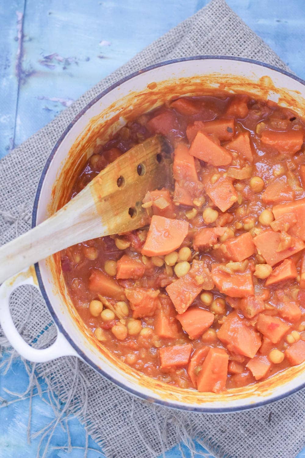 This peanut and sweet potato stew is spicy, filling and delicious. Add all your favourite toppings and serve with a healthy portion of rice or other grain. #vegetarian #comfortfood #healthy