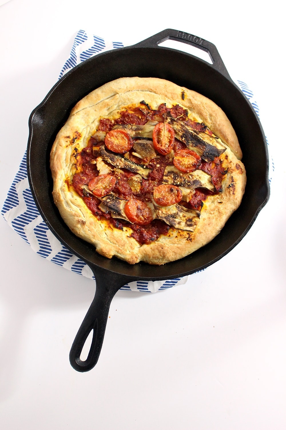 This roasted garlic, pork & aubergine pizza is the perfect combination of garlicky, meaty, salty goodness. It's perfect for using up leftover roast pork!