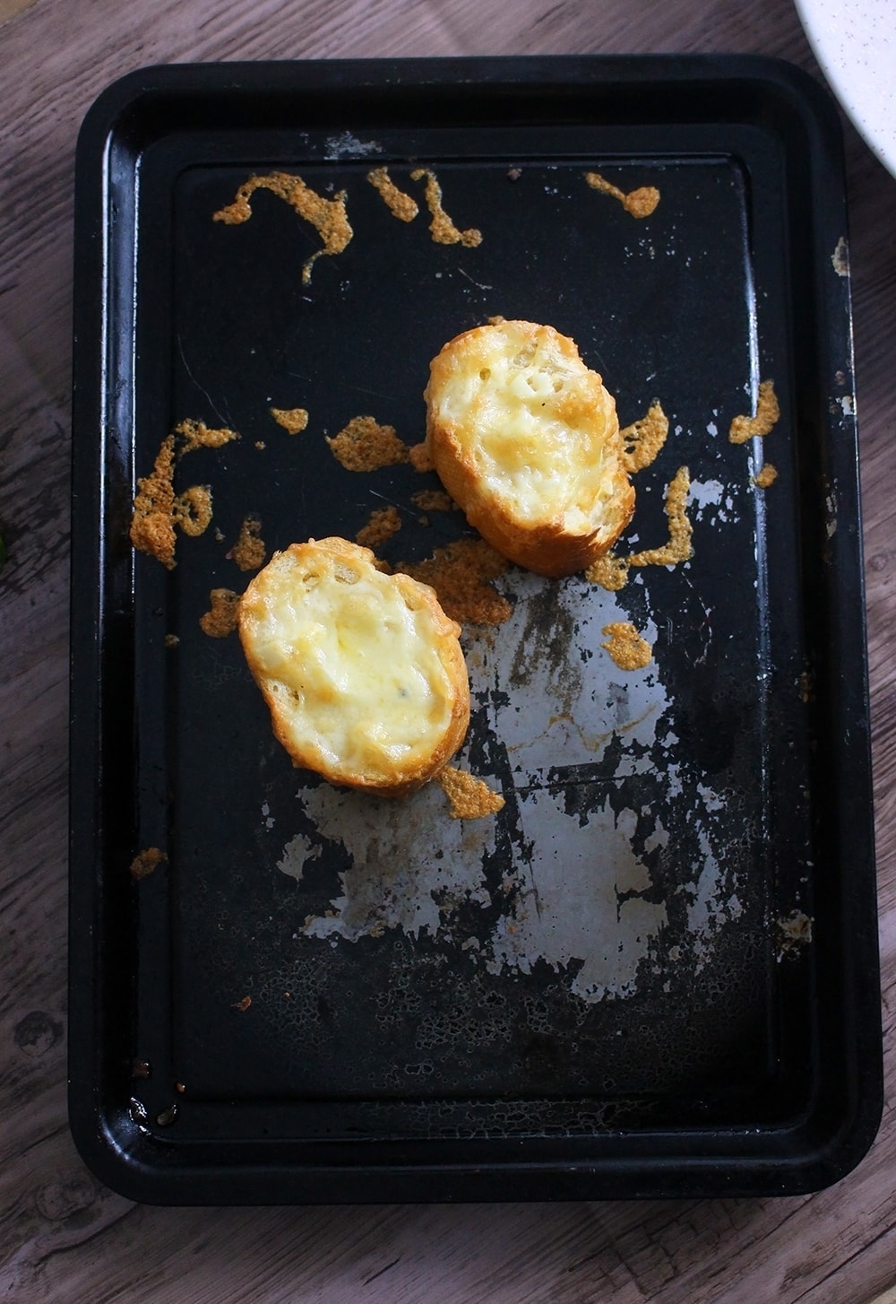 This pasta & chickpea soup is a filling dinner especially topped with these incredible cheesy toasts. Add a sprinkling of parmesan for a burst of flavour!