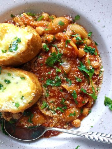 Chickpea Recipes: This pasta & chickpea soup is a filling dinner especially topped with these incredible cheesy toasts. Add a sprinkling of parmesan for a burst of flavour!