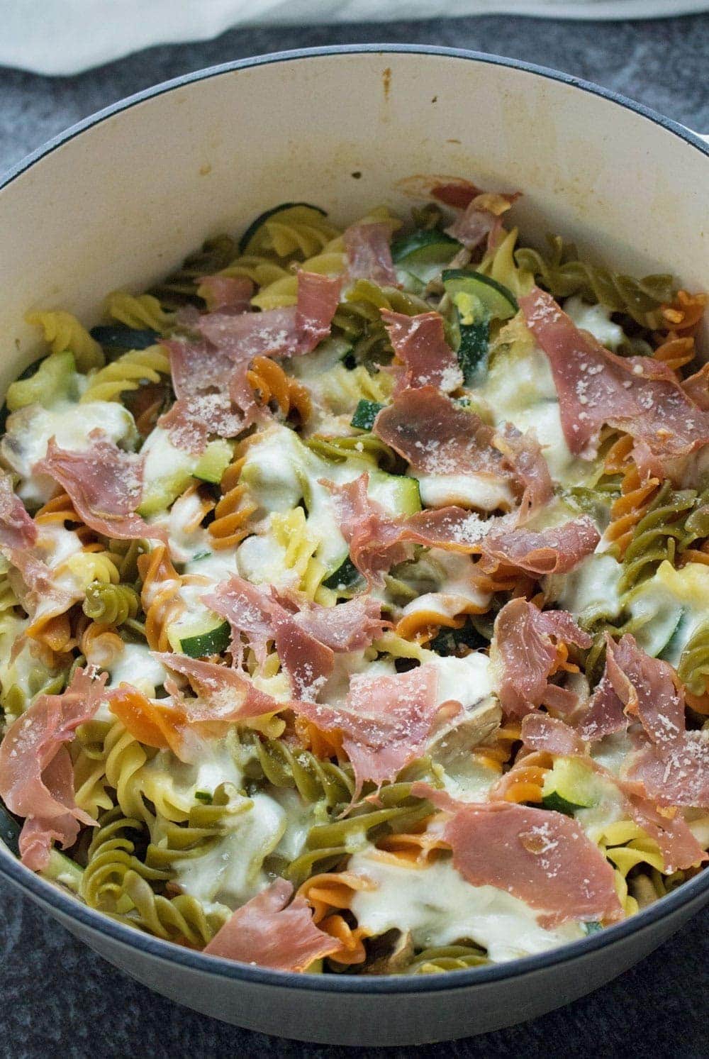 This courgette & prosciutto one pot pasta recipe is so quick and easy. Throw everything in the pot and 20 minutes later you've got dinner on the table!