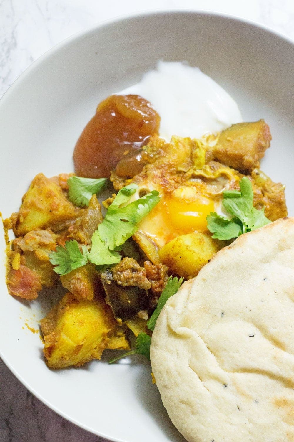 This easy curry potato & egg skillet is a great weeknight dinner. It's got bags of flavour, comes together quickly and is made of super cheap ingredients!