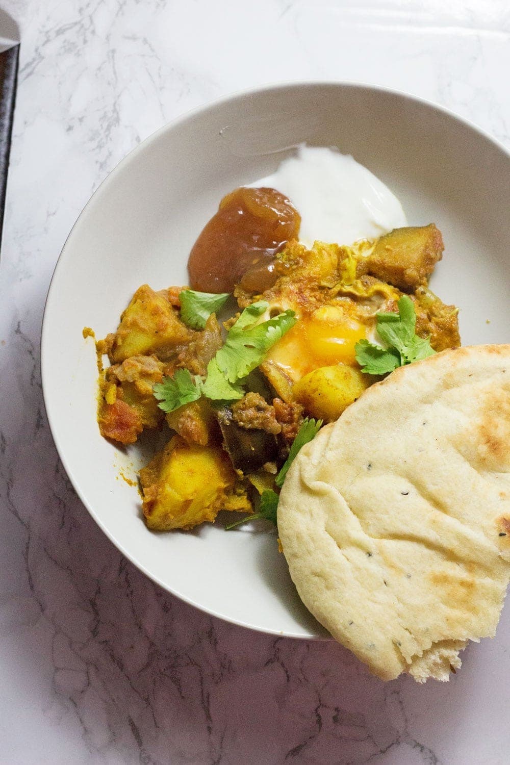 This easy curry potato & egg skillet is a great weeknight dinner. It's got bags of flavour, comes together quickly and is made of super cheap ingredients!