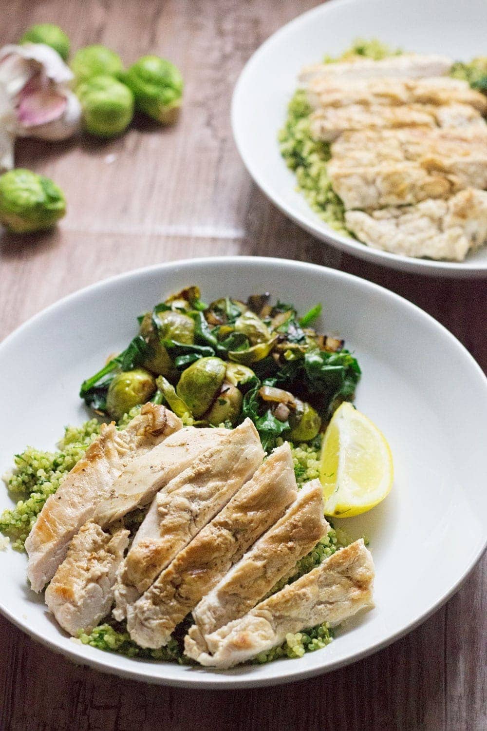 Looking for a delicious and healthy weeknight dinner? These healthy green quinoa bowls topped with chicken are the perfect thing!