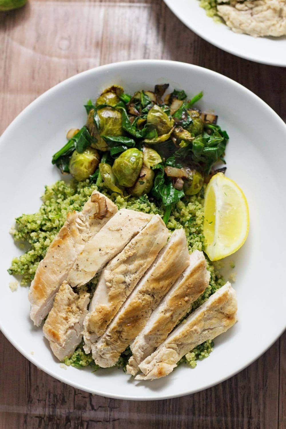 Looking for a delicious and healthy weeknight dinner? These healthy green quinoa bowls topped with chicken are the perfect thing!