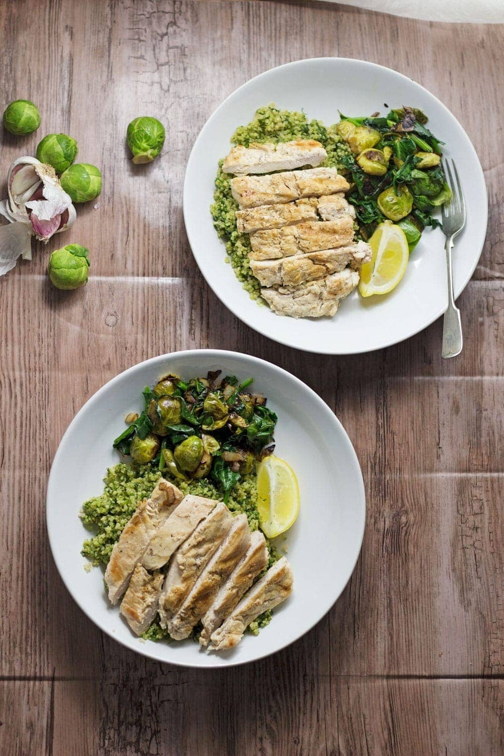 Looking for a delicious and healthy weeknight dinner? These healthy green quinoa bowls topped with chicken are the perfect thing!