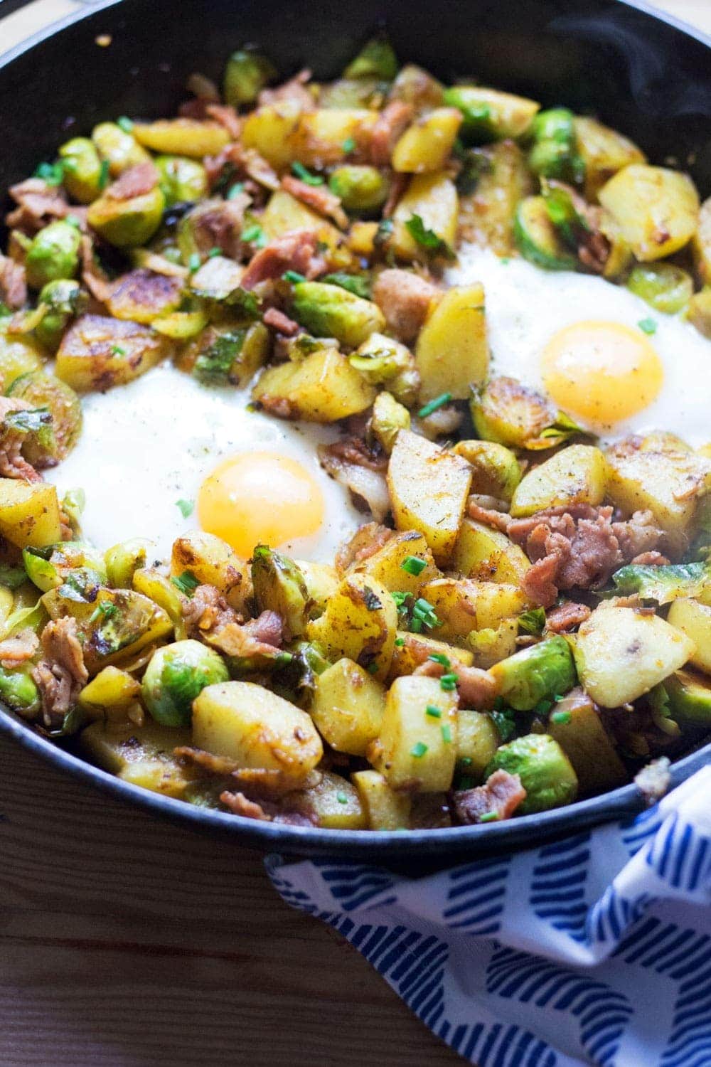 This Brussels sprout, potato & bacon breakfast hash is the perfect thing to start your morning! Crack in an egg or two & you've got a tasty morning meal.