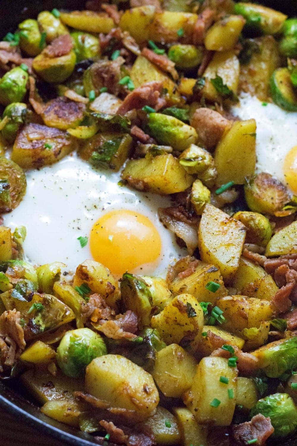 This Brussels sprout, potato & bacon breakfast hash is the perfect thing to start your morning! Crack in an egg or two & you've got a tasty morning meal.