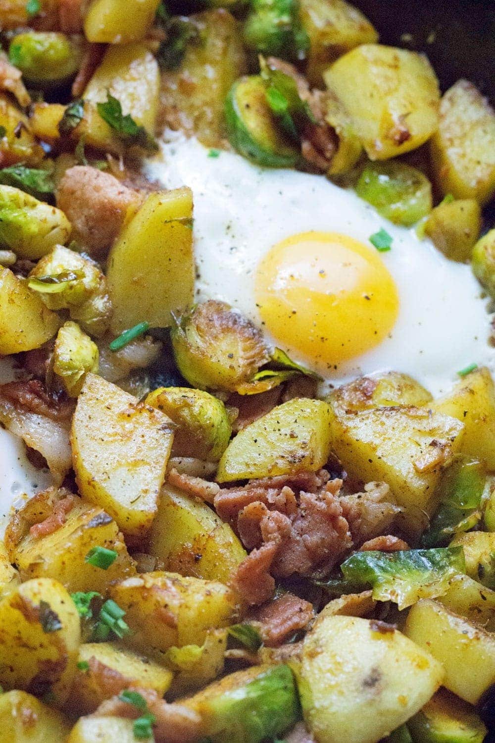 This Brussels sprout, potato & bacon breakfast hash is the perfect thing to start your morning! Crack in an egg or two & you've got a tasty morning meal.