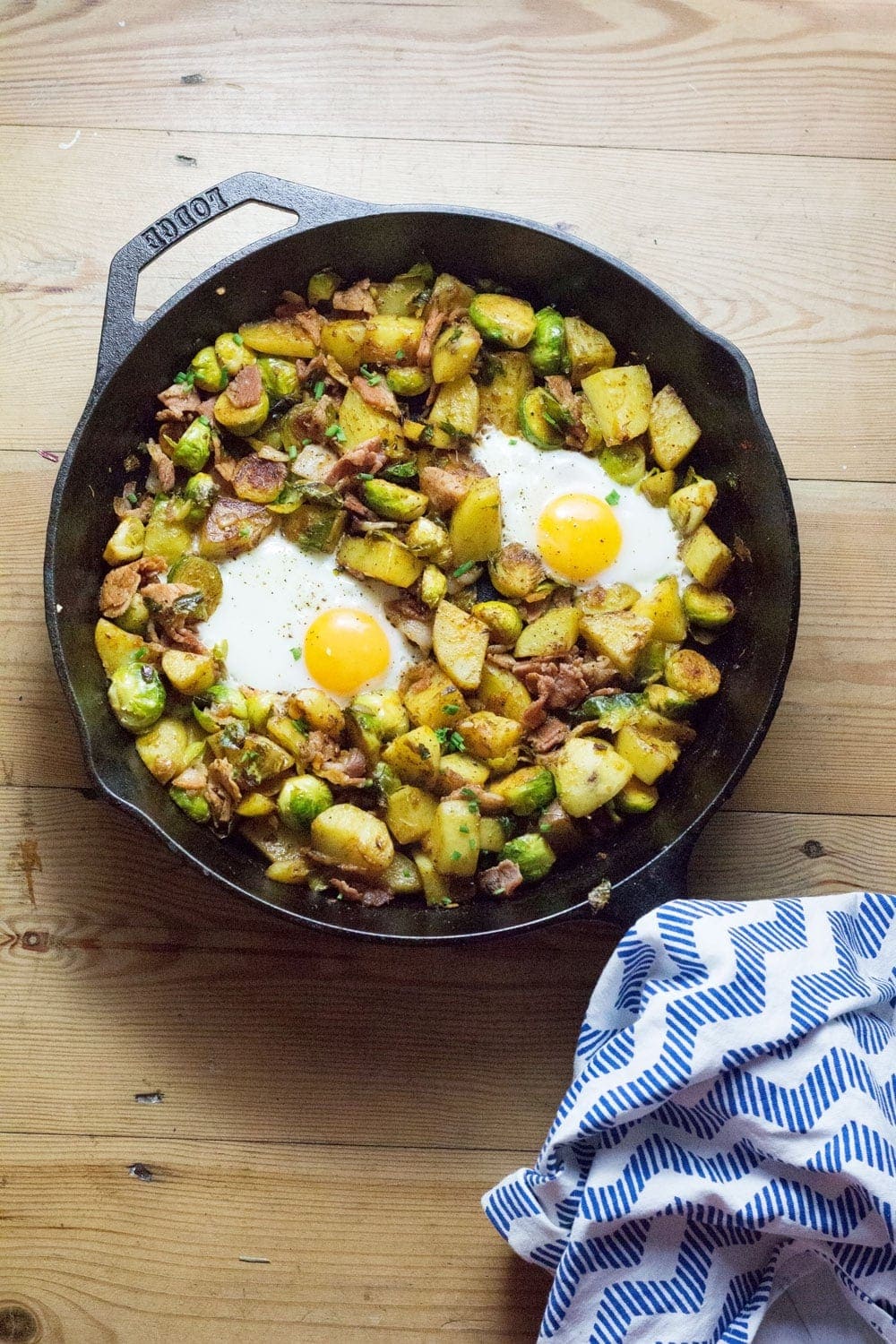 This Brussels sprout, potato & bacon breakfast hash is the perfect thing to start your morning! Crack in an egg or two & you've got a tasty morning meal.