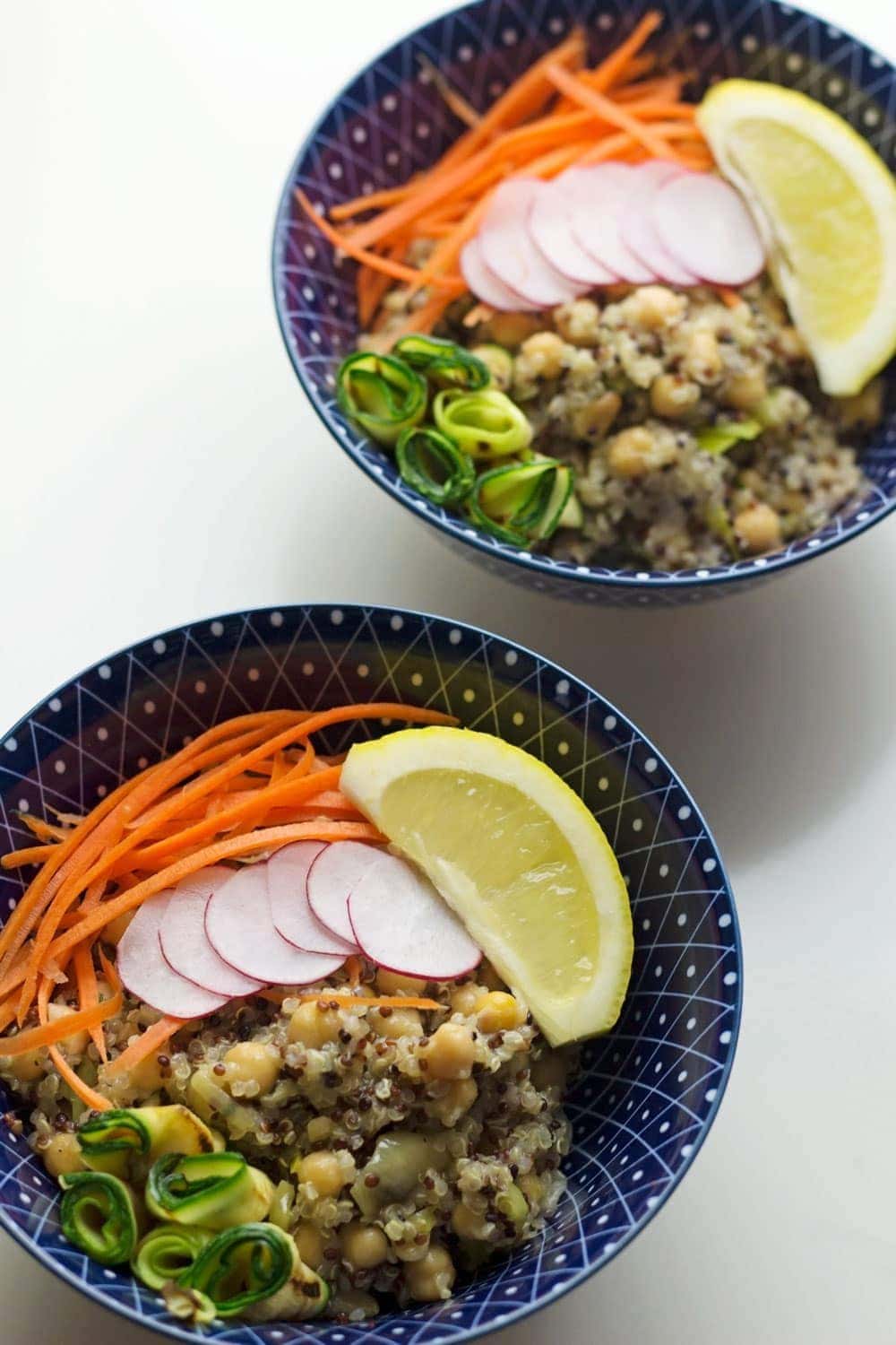 These protein-packed veggie quinoa bowls will keep you full for hours. Look no further for a super healthy vegetarian dinner!