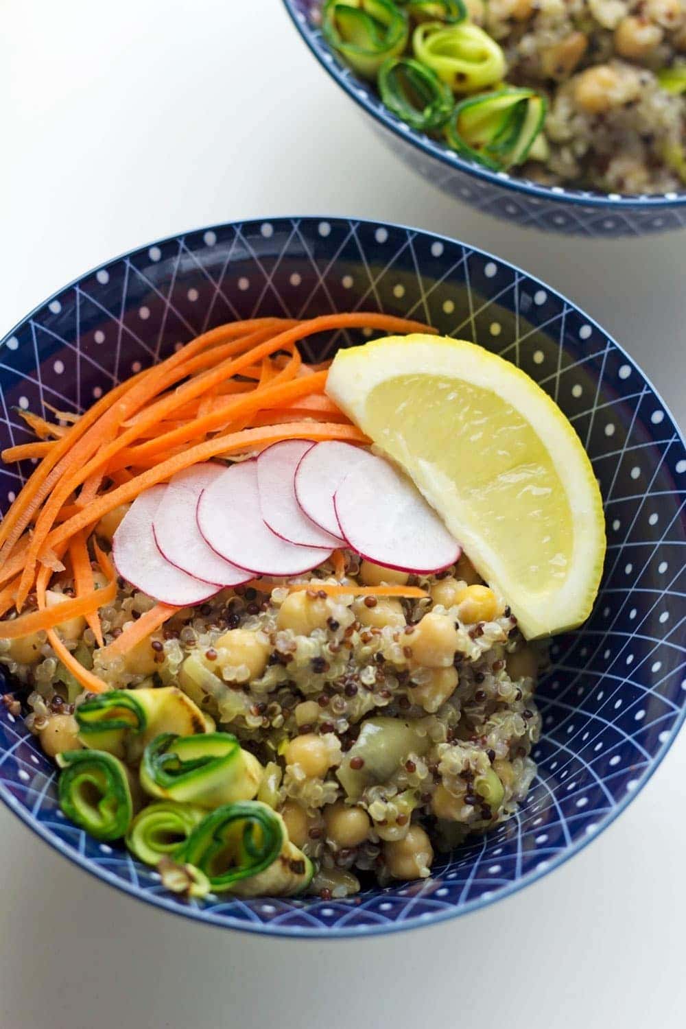 These protein-packed veggie quinoa bowls will keep you full for hours. Look no further for a super healthy vegetarian dinner!