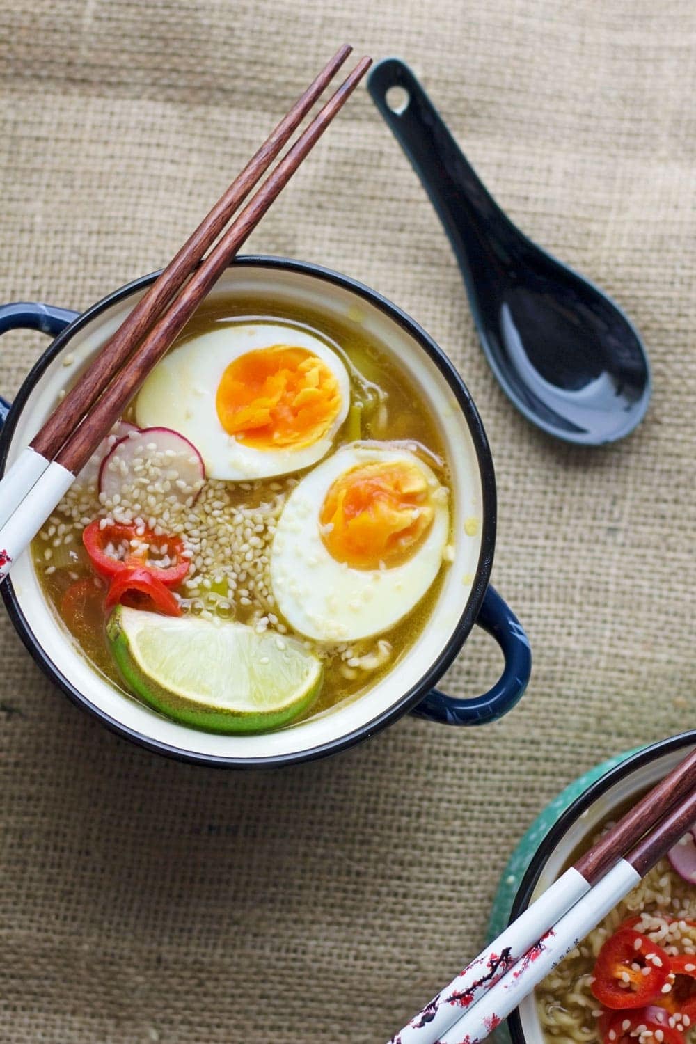 Looking for a delicious vegetarian dinner that can be made in 30 minutes or less? This easy vegetable ramen is the perfect thing! 