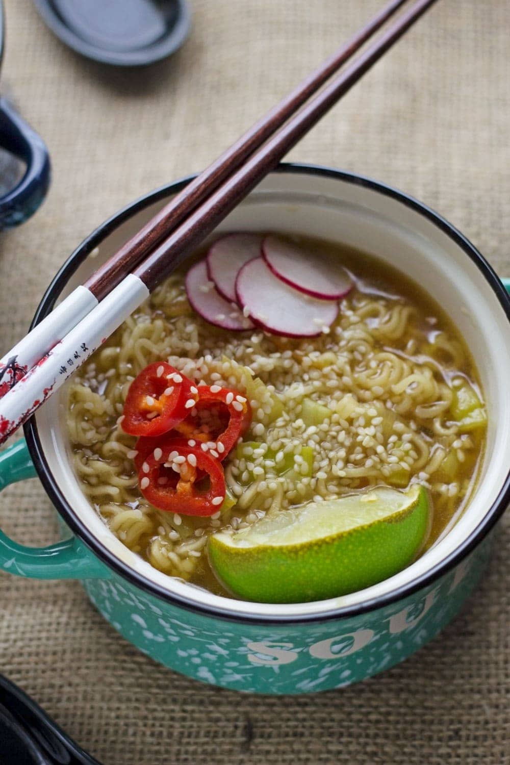 Looking for a delicious vegetarian dinner that can be made in 30 minutes or less? This easy vegetable ramen is the perfect thing! 