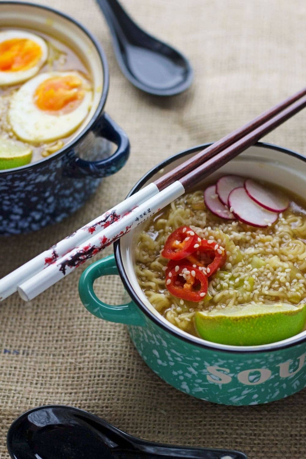 Looking for a delicious vegetarian dinner that can be made in 30 minutes or less? This easy vegetable ramen is the perfect thing! 