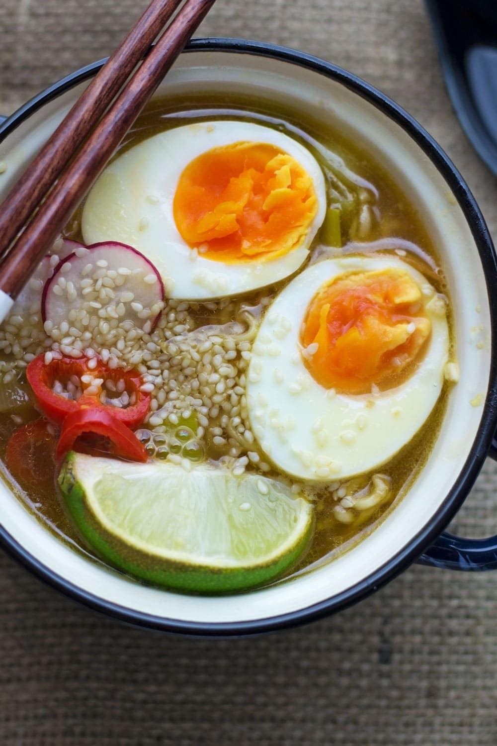 Looking for a delicious vegetarian dinner that can be made in 30 minutes or less? This easy vegetable ramen is the perfect thing! 