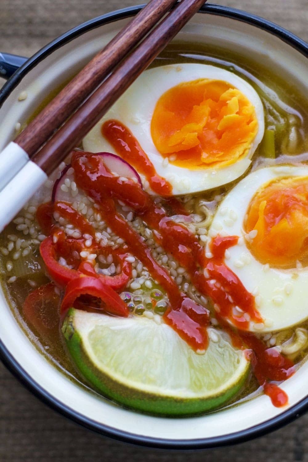 Looking for a delicious vegetarian dinner that can be made in 30 minutes or less? This easy vegetable ramen is the perfect thing! 