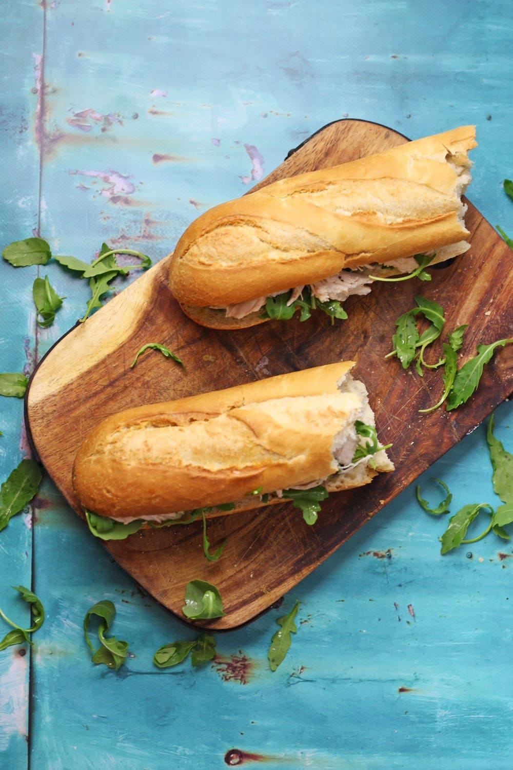 This lime & mint roast chicken sandwich recipe is a delicious weekend treat! Serve drizzled with garlic butter and topped with peppery rocket leaves.