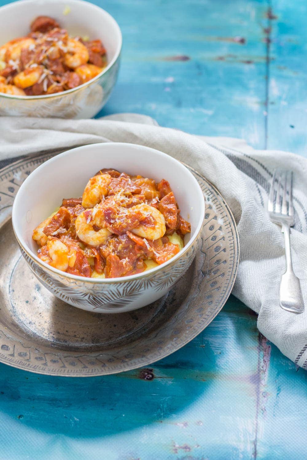 These prawn & chorizo polenta bowls are the perfect comfort food to take you from summer to autumn. Serve with a sprinkle of parmesan for an indulgent meal.