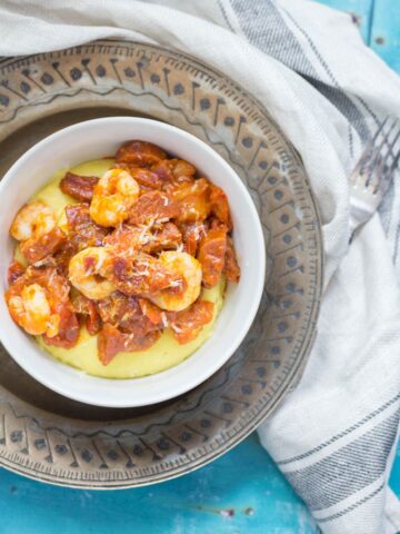 These prawn & chorizo polenta bowls are the perfect comfort food to take you from summer to autumn. Serve with a sprinkle of parmesan for an indulgent meal.