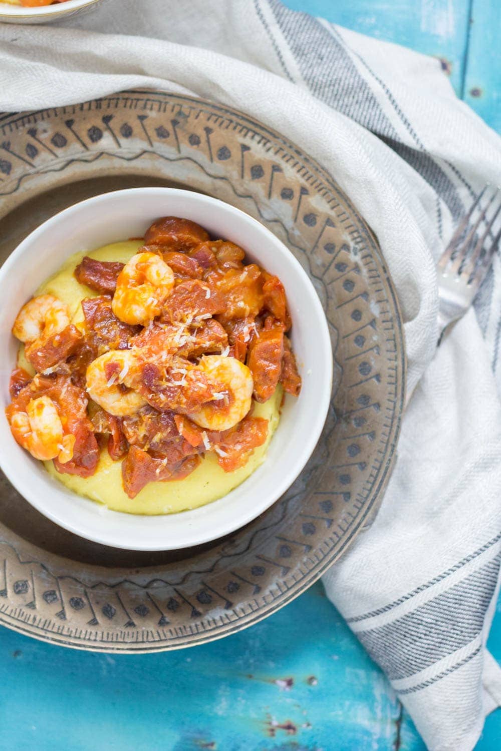 These prawn & chorizo polenta bowls are the perfect comfort food to take you from summer to autumn. Serve with a sprinkle of parmesan for an indulgent meal.