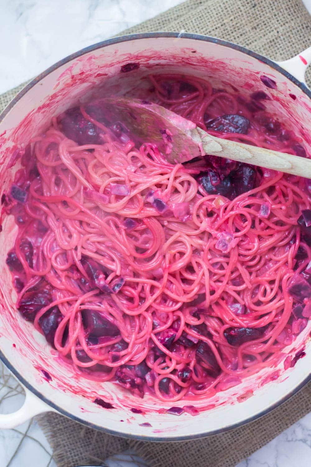This roasted beetroot one-pot pasta is finished with a spoonful of goat's cheese. It's so easy and looks amazing, this dish is perfect comfort food! #beetroot #pasta #vegetarian #comfortfood
