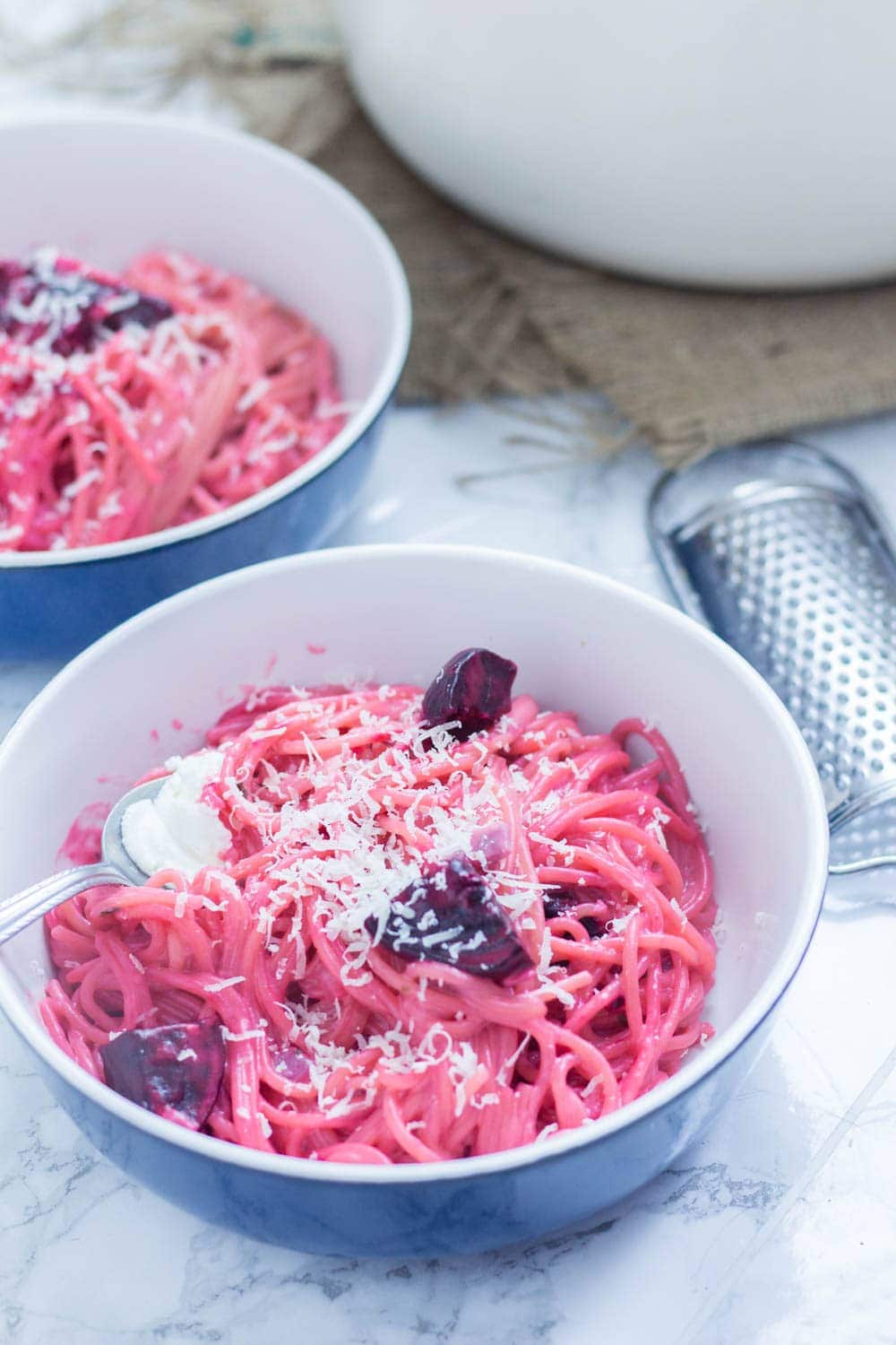 This roasted beetroot one-pot pasta is finished with a spoonful of goat's cheese. It's so easy and looks amazing, this dish is perfect comfort food! #beetroot #pasta #vegetarian #comfortfood