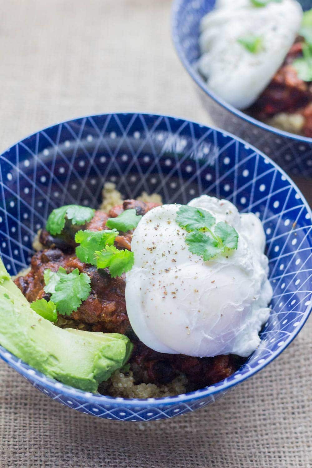 Huevos Rancheros Quinoa Breakfast Bowls. Try these huevos rancheros quinoa breakfast bowls for a fun and healthy change to your usual breakfast. I like mine topped with a poached egg for extra protein and loads of lime and coriander. #breakfast #quinoa #healthy #huevosrancheros #recipe