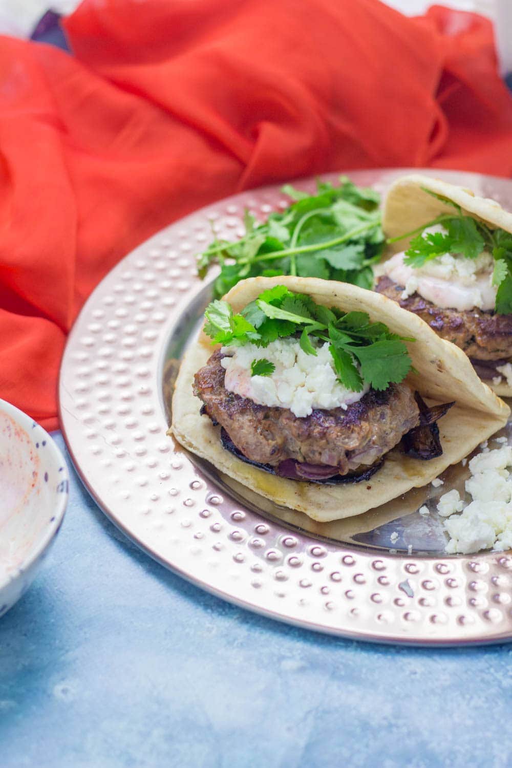 If you need a quick weeknight dinner that's guaranteed to impress then this Moroccan lamb burger flatbread recipe is what you need! #lamb #burger #dinner #recipe