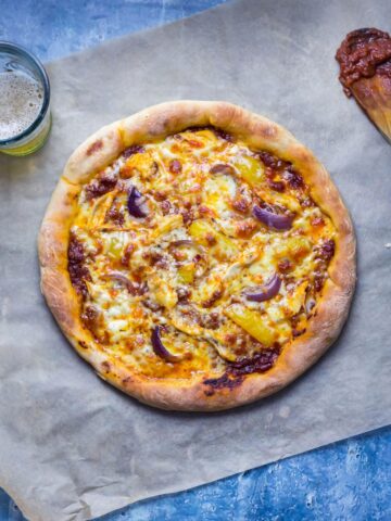 Stuffed Crust Pizza with Chipotle Chicken. Forget take-away! This stuffed crust pizza is surprisingly easy to make and tastes amazing! Shredded chicken, a chipotle spiked tomato sauce, yellow pepper and red onion all make perfect toppings for the ultimate pizza. #pizza #recipe #chipotle #chicken