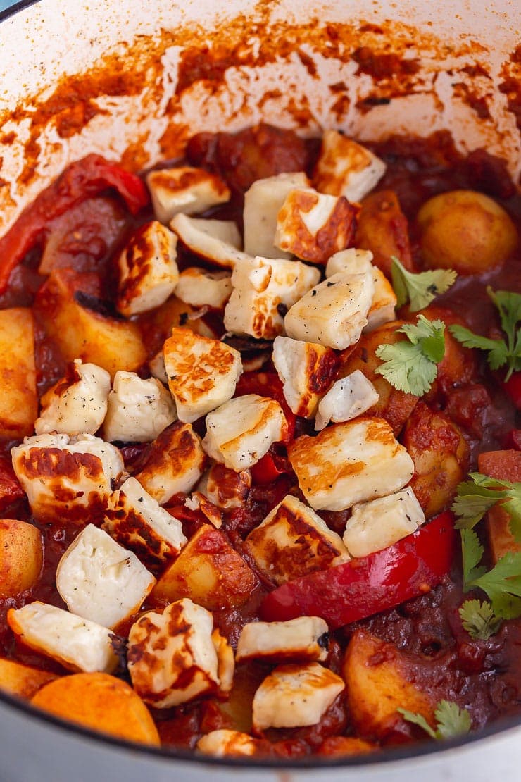 Spicy halloumi curry in a white pot