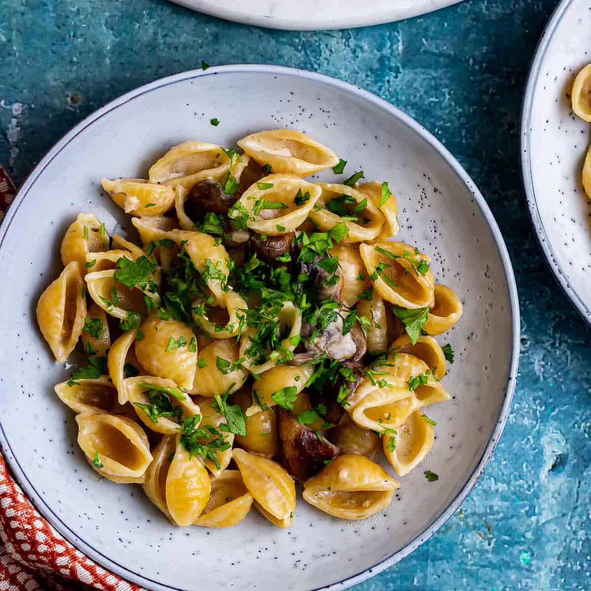 Creamy miso pasta with chicken and mushrooms